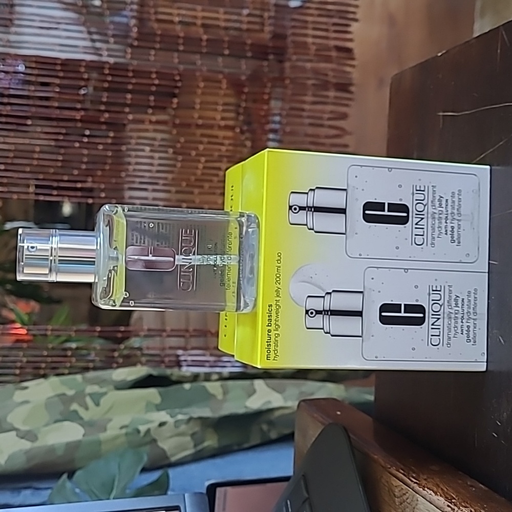 Box of 2 Brand new Clinique Simply Different Hydrating Jelly.